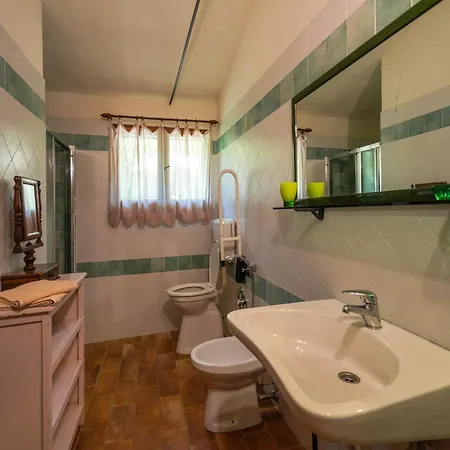 Дом отдыха Farmhouse With Spacious Garden And Pool