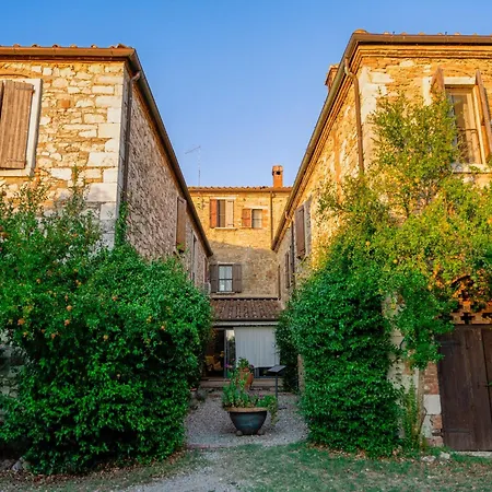 Farmhouse With Spacious Garden And Pool Holiday home
