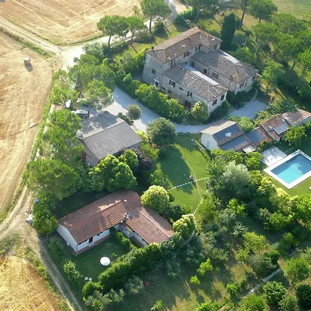Дом отдыха Farmhouse With Spacious Garden And Pool *