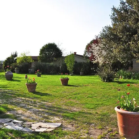 Farmhouse With Spacious Garden And Pool