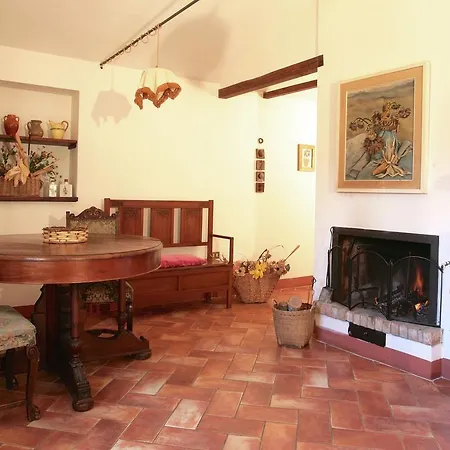 Дом отдыха Farmhouse With Spacious Garden And Pool *