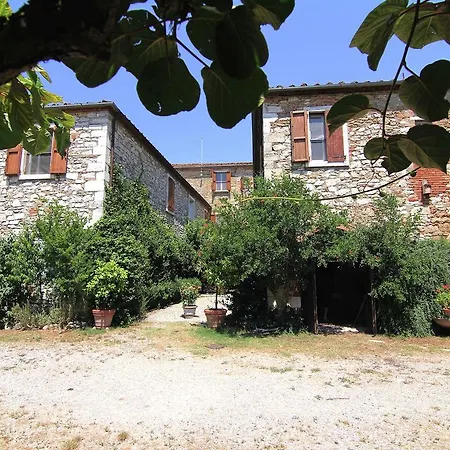 Farmhouse With Spacious Garden And Pool